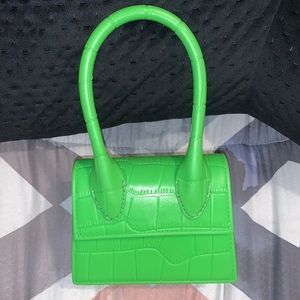 Caleesa mini croc design bag 7143 fluorescent green
5" W x 4" H x 2.3" D